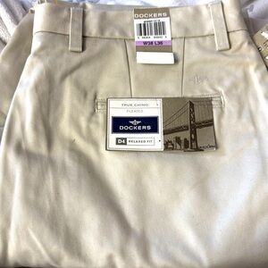 Dockers Light Cream True Chino Pleated D4 Relaxed Fit 38-36